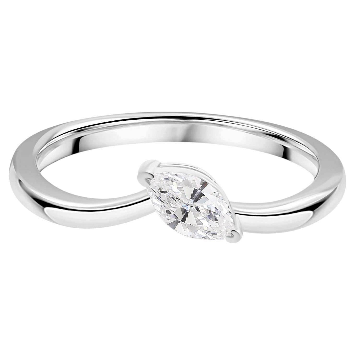 Im Angebot: 0,30-Karat-Solitärring mit natürlichem Marquise-Diamant im Bypass-Design aus 18-karätigem Weißgold ()