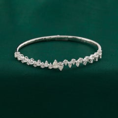 Bracelet rigide en or blanc 18 carats serti d'un diamant naturel en forme de poire de 2,54 carats