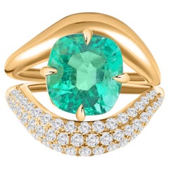 3,38 Karat natürlicher Smaragd im Kissen-Schliff, 0,67 Karat Pavé-Diamantrand, 14 Karat Gelbgold
