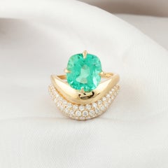 3,38 Karat natürlicher Smaragd im Kissen-Schliff, 0,67 Karat Pavé-Diamantrand, 14 Karat Gelbgold