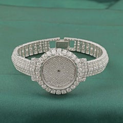 Armbanduhr aus 18 Karat Weißgold mit einem Zifferblatt aus 10,29 Karat natürlichen runden Diamanten im Pavé-Stil