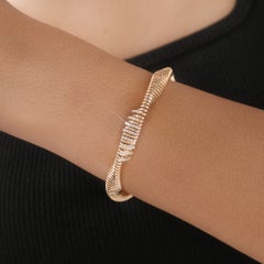 Brazalete flexible tipo «tubogas» retorcido, de oro amarillo de 18 quilates, con diamantes naturales de 0,31 quilates como adorno