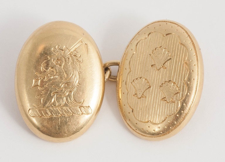 These classical 18ct Gold Victorian Cuff Links with hand engraving