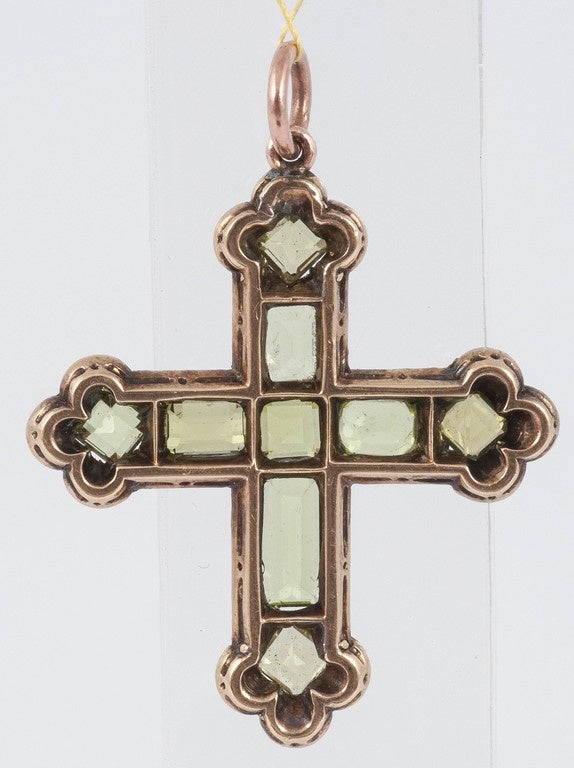 Peridot pendant in shape of a cross In Excellent Condition For Sale In London, GB