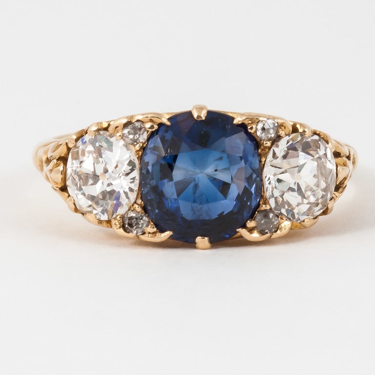 Victorian Sapphire Diamond Gold carved Three stone ring For Sale 1