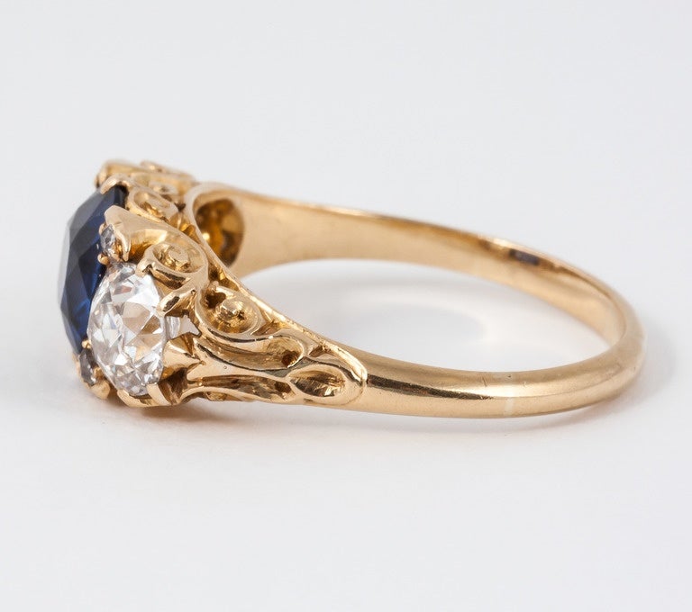 Victorian Sapphire Diamond Gold carved Three stone ring For Sale 2