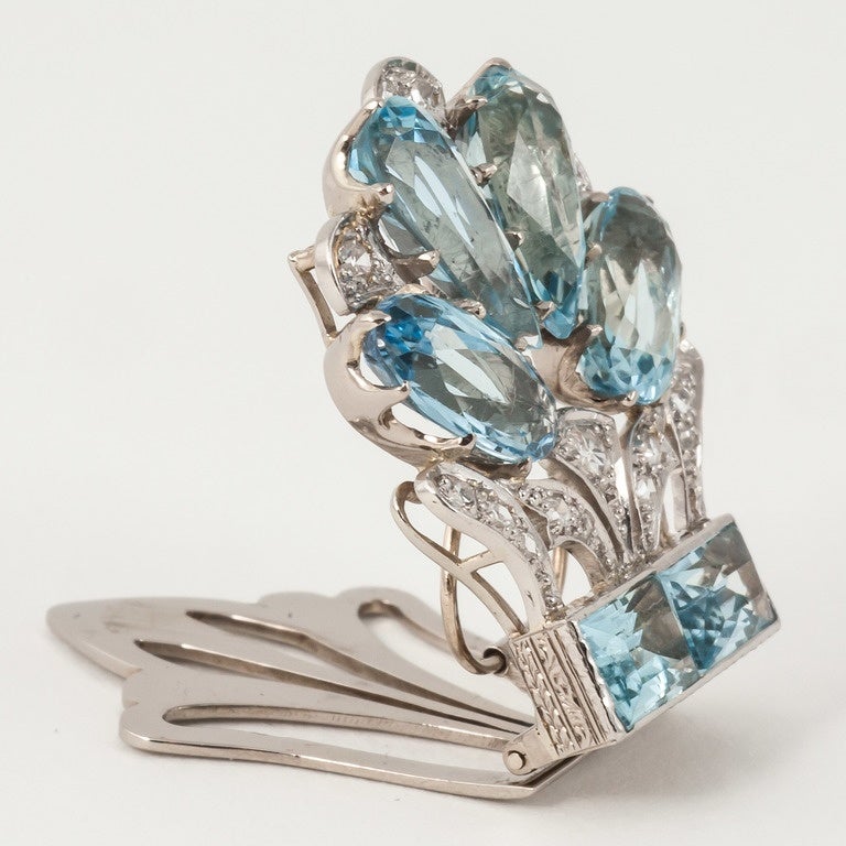 1940s Aquamarine Diamond Gold Single Clip Brooch