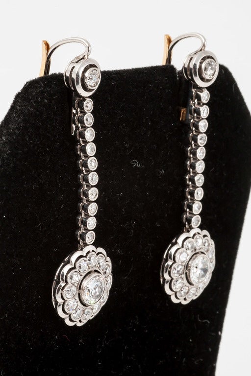 Women's 1920s Elegant Diamond Platinum Drop Earrings For Sale