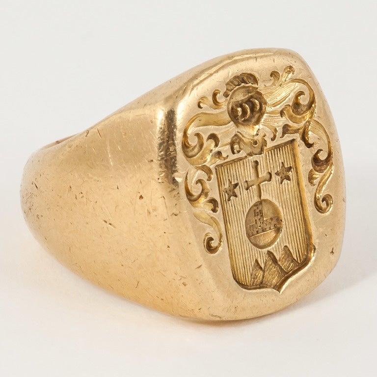 Engraved French Gold Signet Ring In Excellent Condition In London, GB