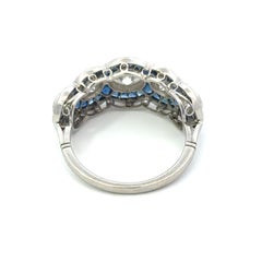 Art-Déco-Ring aus Platin mit Old-Mine-Diamant und blauen Saphiren
