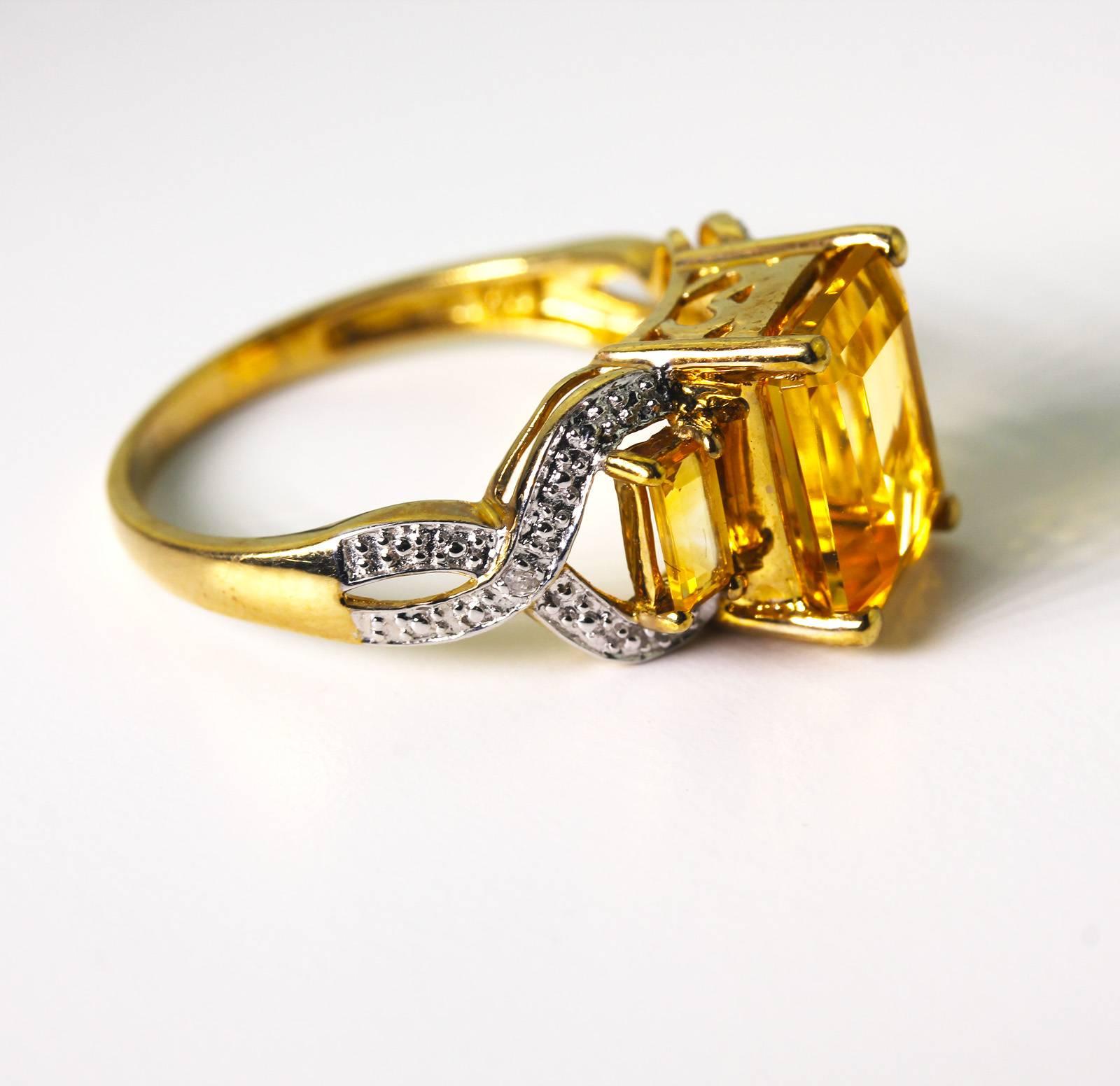 Women's 3 Carat Brilliant Yellow Citrine 10 Kt Yellow Gold Party Ring