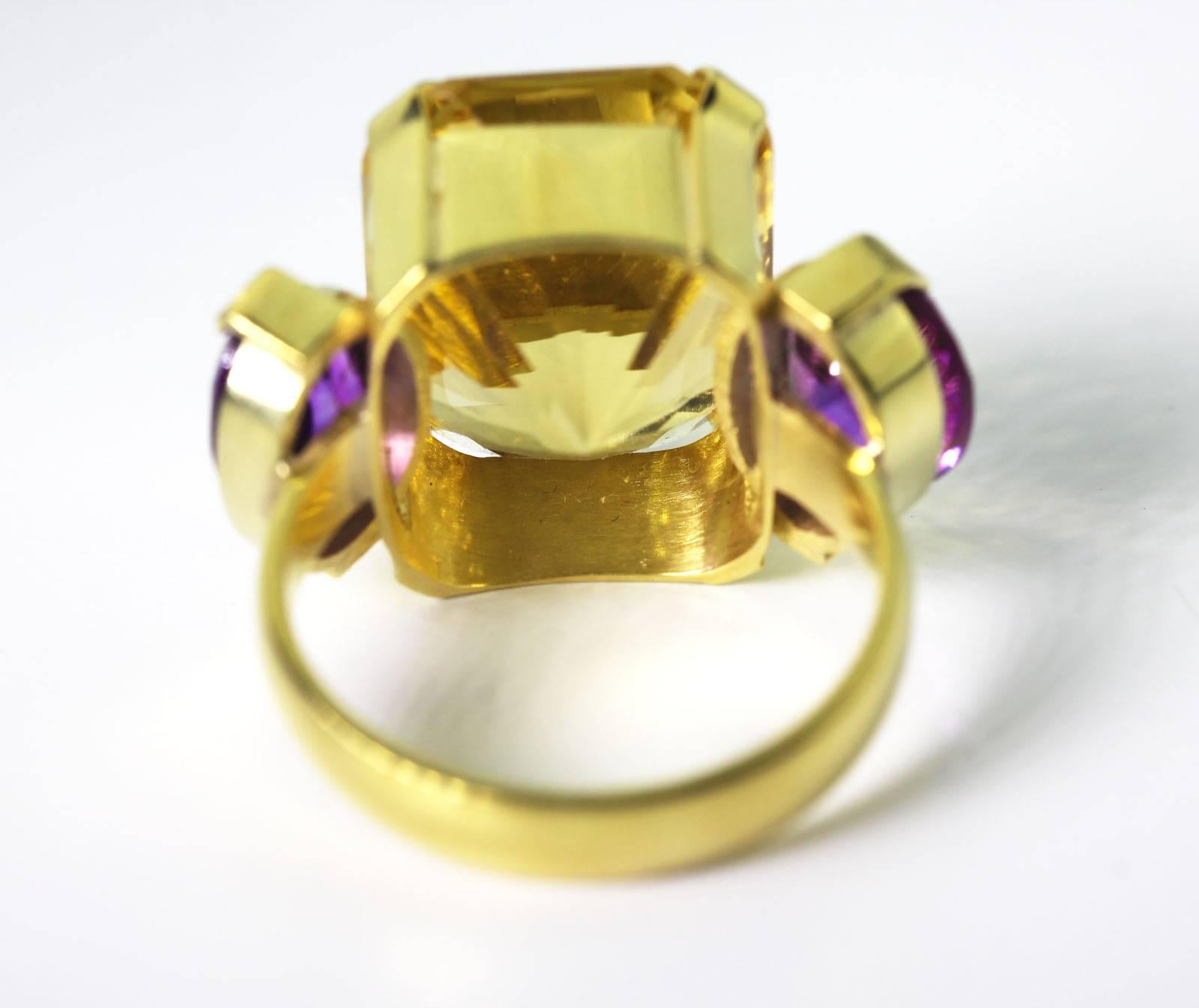 Women's 13.5 Carat Brilliant Yellow Heliodor Amethyst 18 kt Gold Cocktail Ring