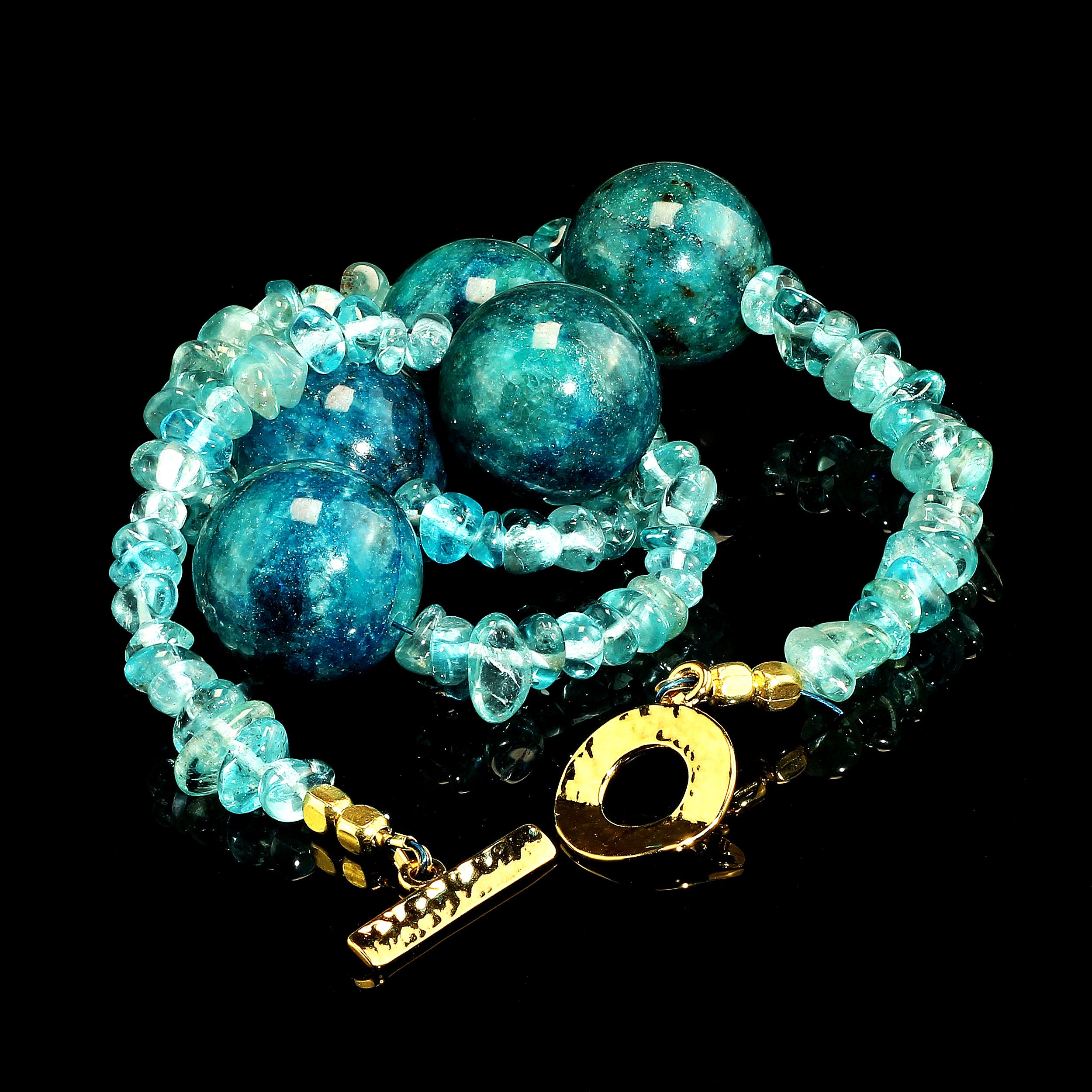 AJD 18 Inch Large Teal Color Apatite Spheres Mixed with Tumbled Apatite Necklace For Sale