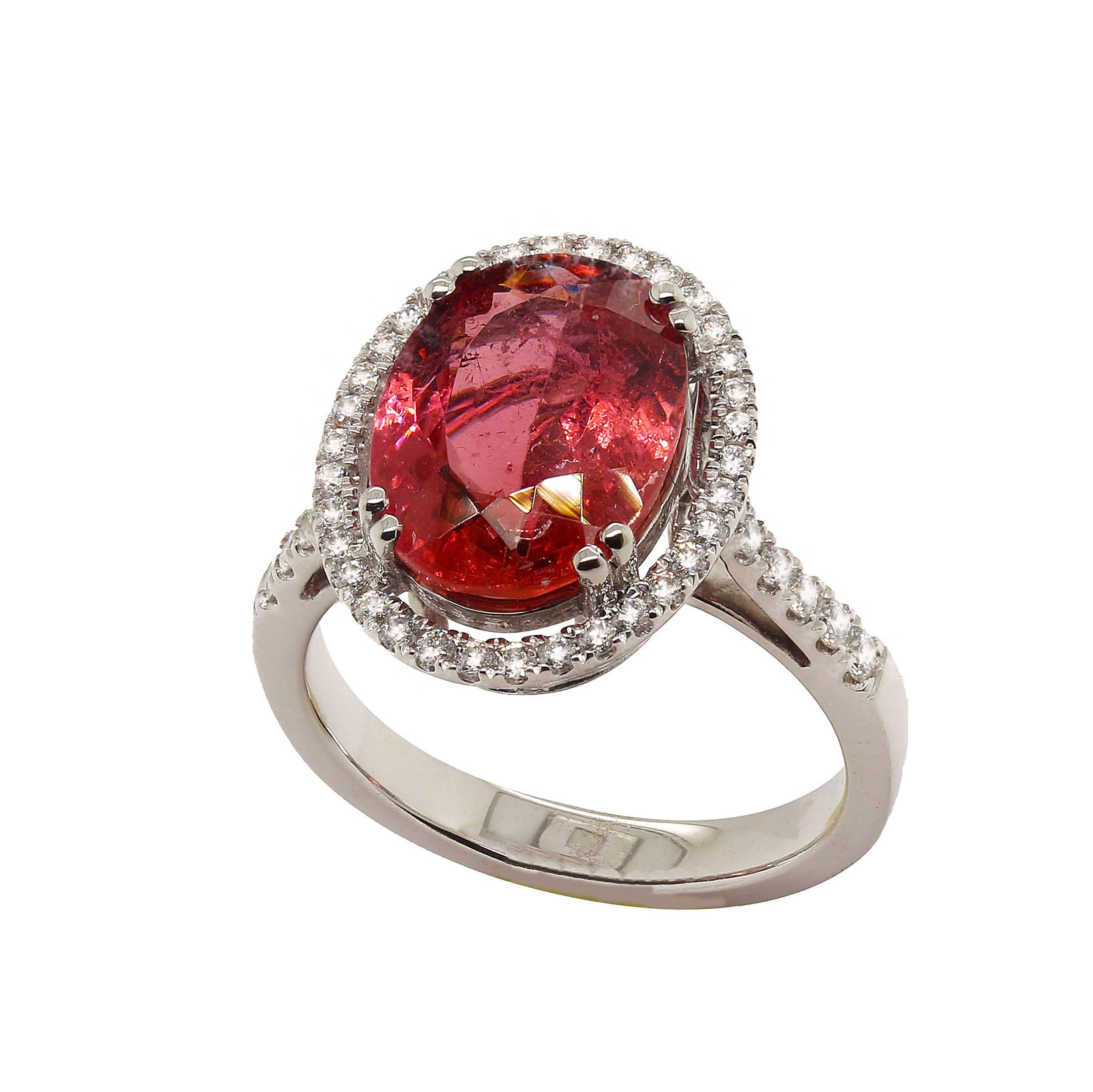 Ring aus 14 Karat Weißgold mit ovalem rosa Turmalin und Diamanten von AJD
