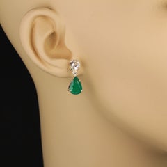 AJD - Boucles d'oreilles pendantes en émeraude et zircon véritable scintillant.