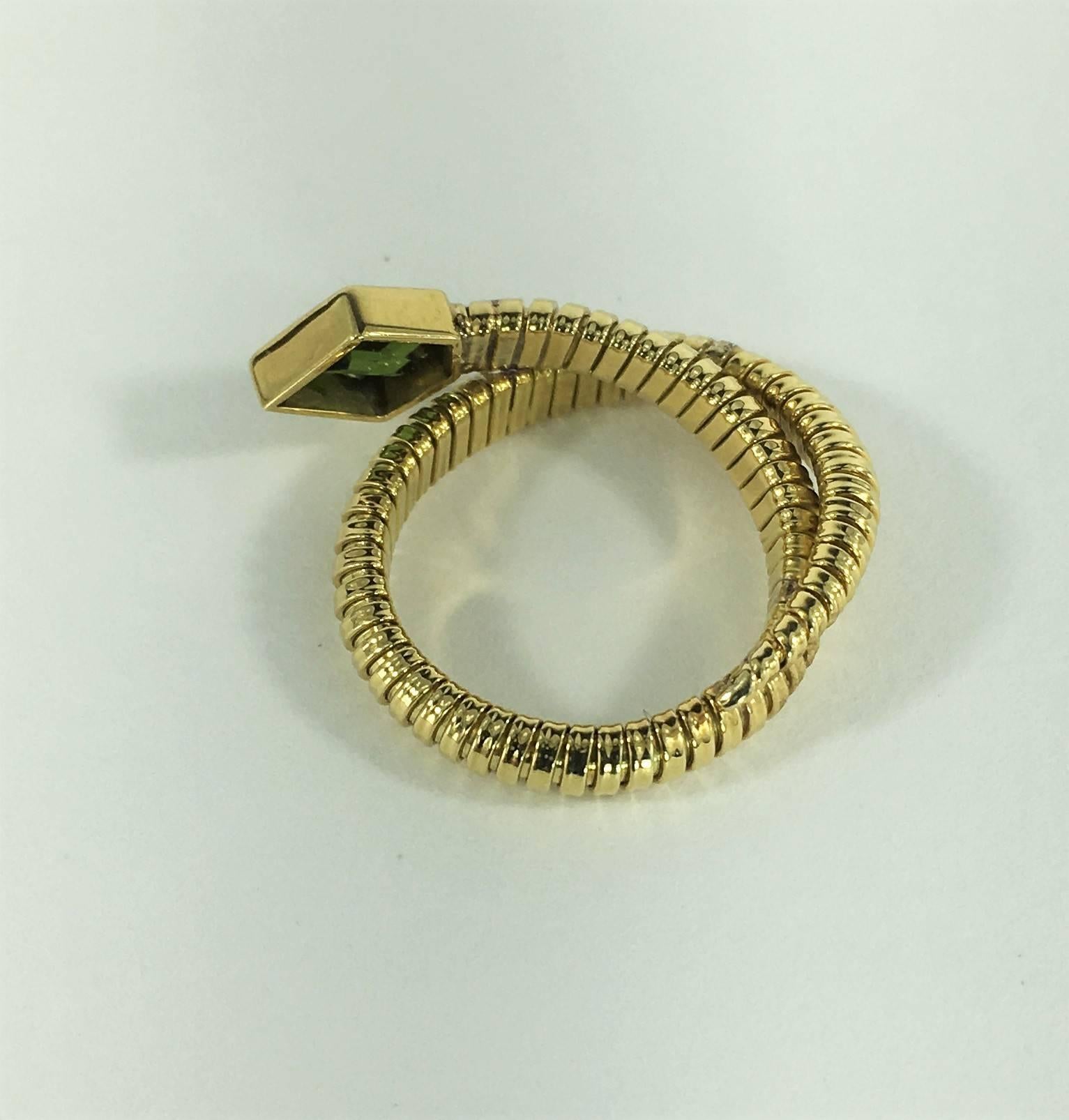 Green Tourmaline in Flexible 18Kt Yellow Gold Ring In Excellent Condition In Raleigh, NC