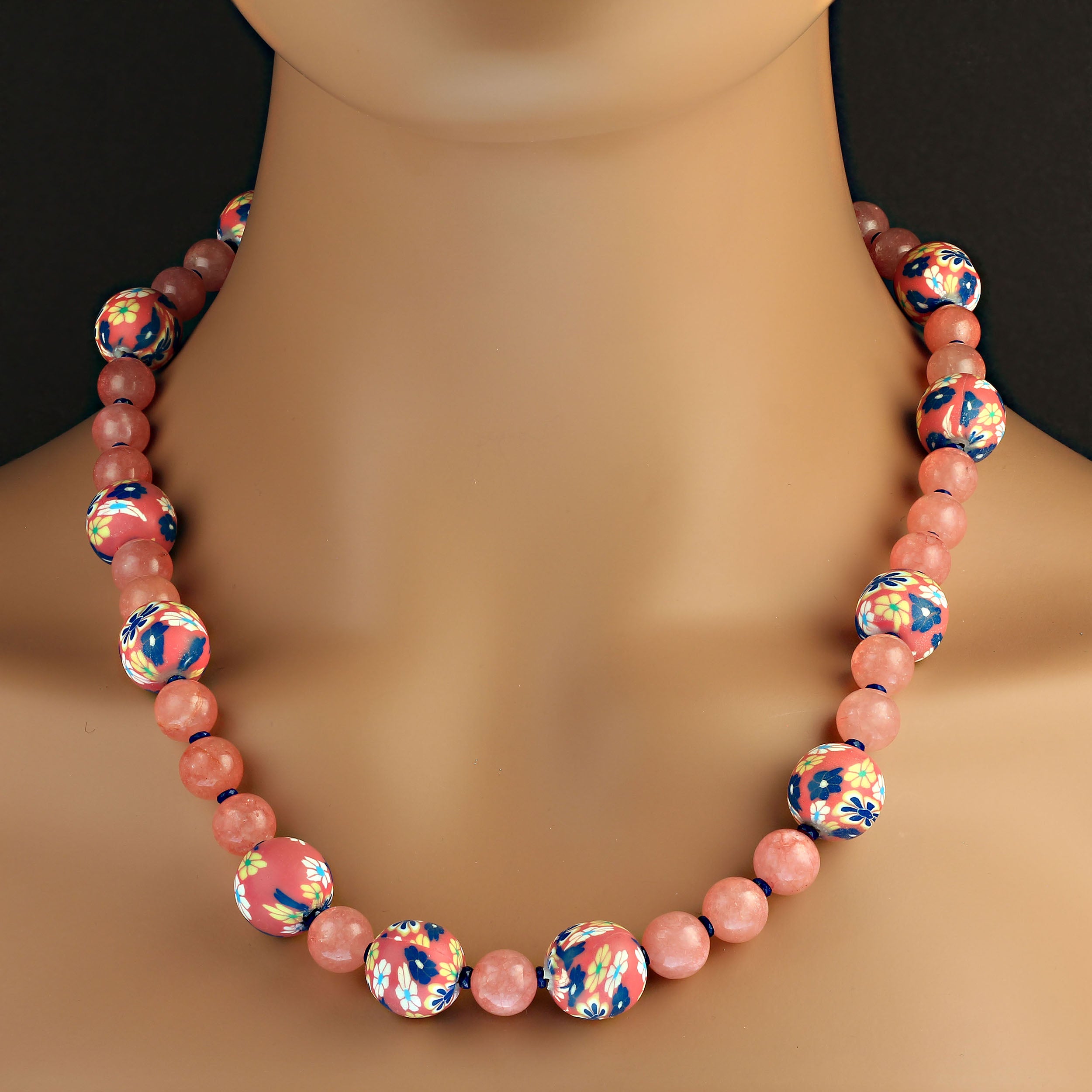 AJD Perfect Spring/Summer 22 Zoll Halskette aus rosa Achat und fröhlichen chinesischen Perlen im Angebot