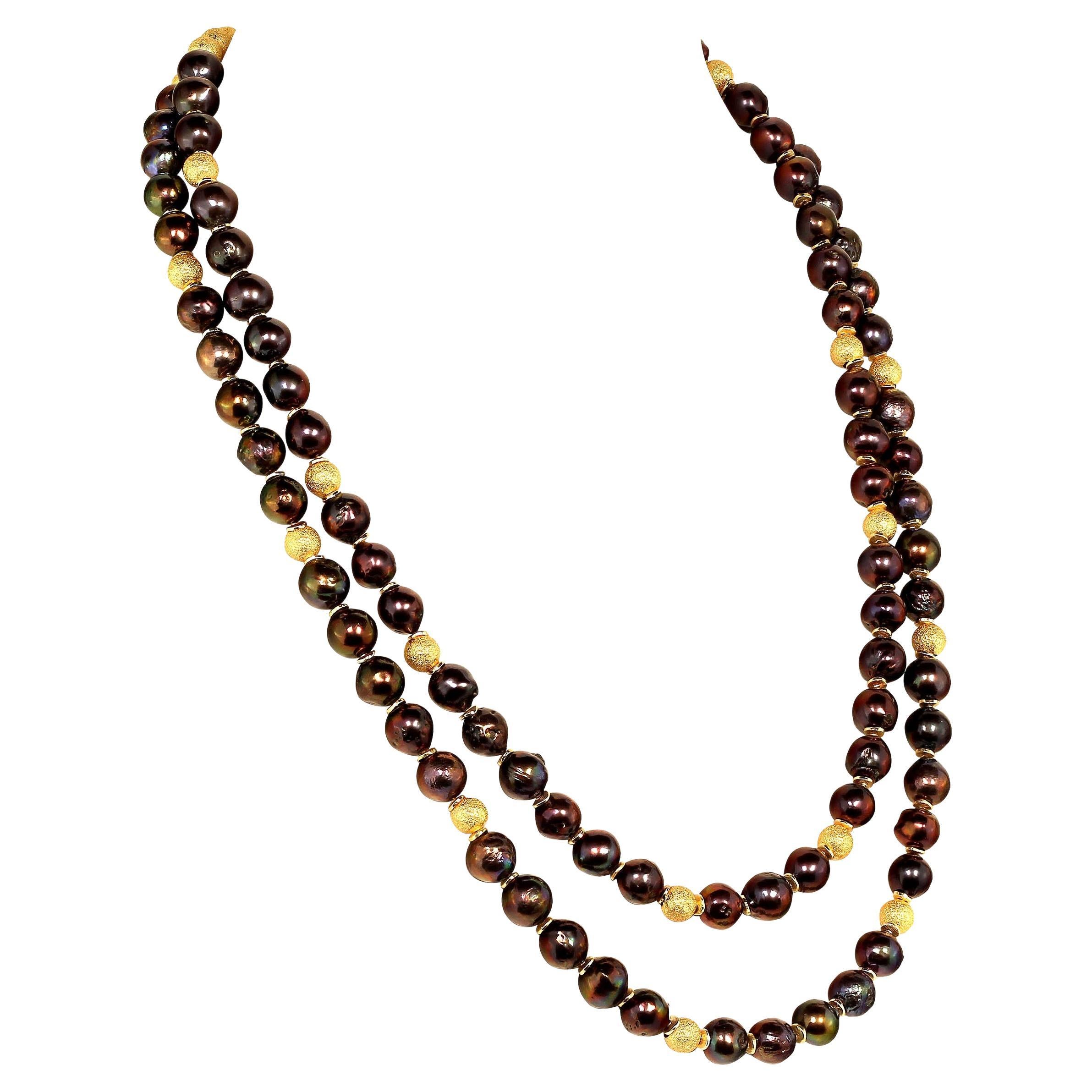 Zweistrangige schillernde Mauve-Perlenkette von AJD mit goldenen Akzenten (Kunsthandwerker*in) im Angebot