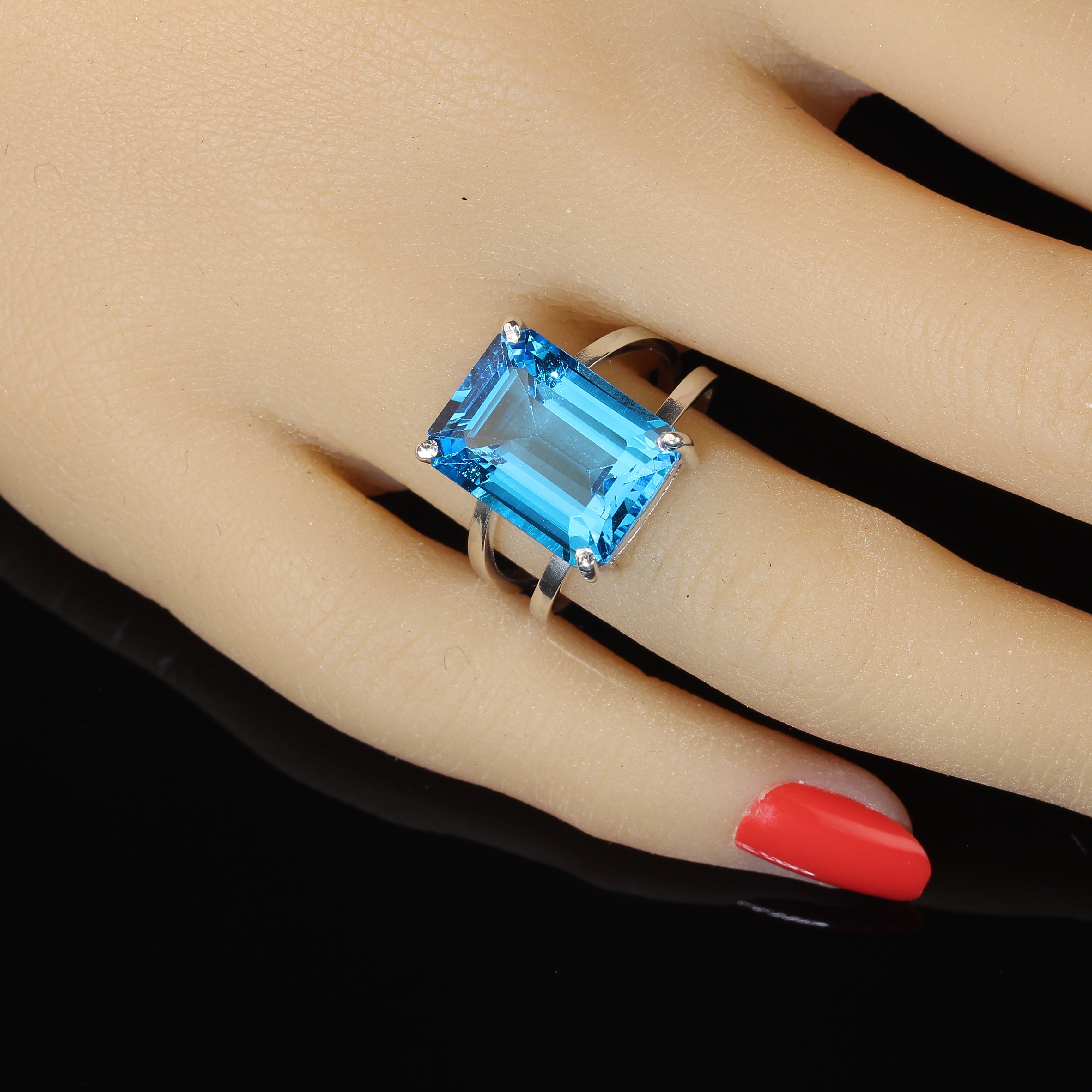 Stunning Swiss Blue Topaz Sterling Silver Ring – A Timeless Masterpiece

Showcase your style with this exquisite Swiss Blue Topaz ring, featuring a breathtaking emerald-cut gemstone in a handcrafted Sterling Silver setting. This striking piece is