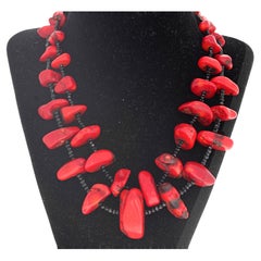 AJD - Collana di Onice nero scintillante con pezzi di corallo e gemme naturali
