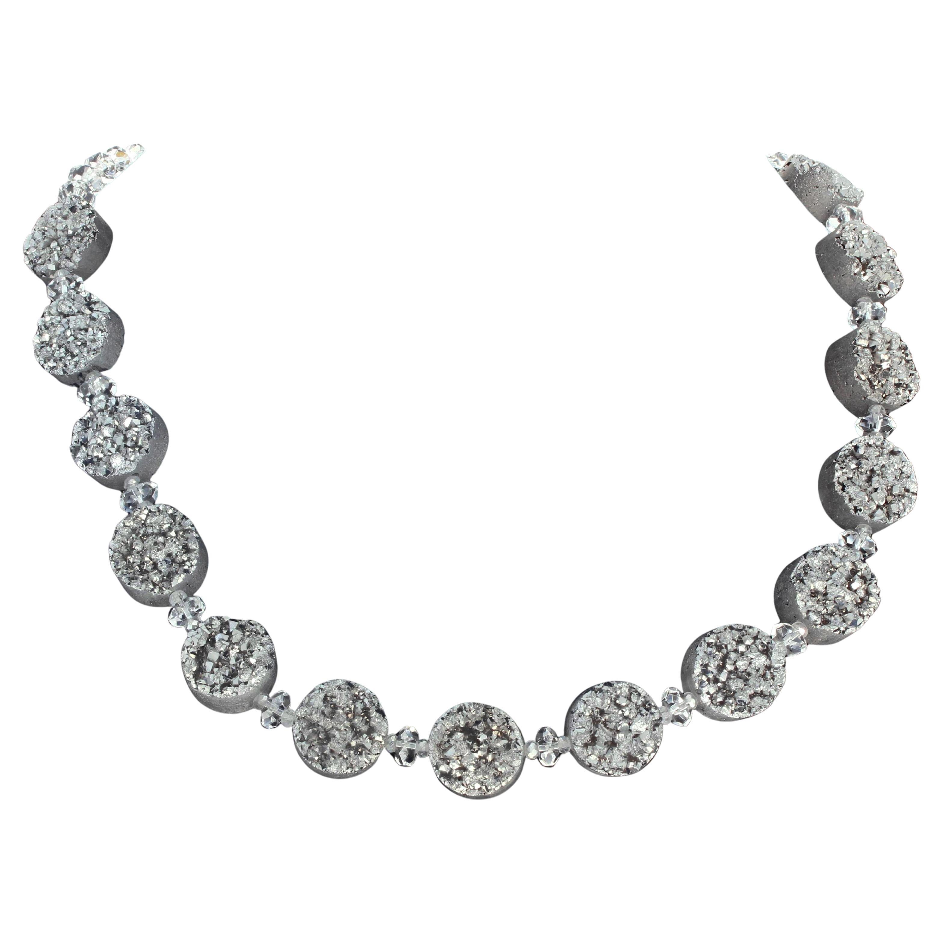 AJD DRAMATIC Collana affascinante di quarzo naturale scintillante da 17 1/4".