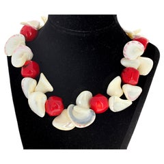 Collana AJD in corallo rosso naturale e conchiglie di perle lucide