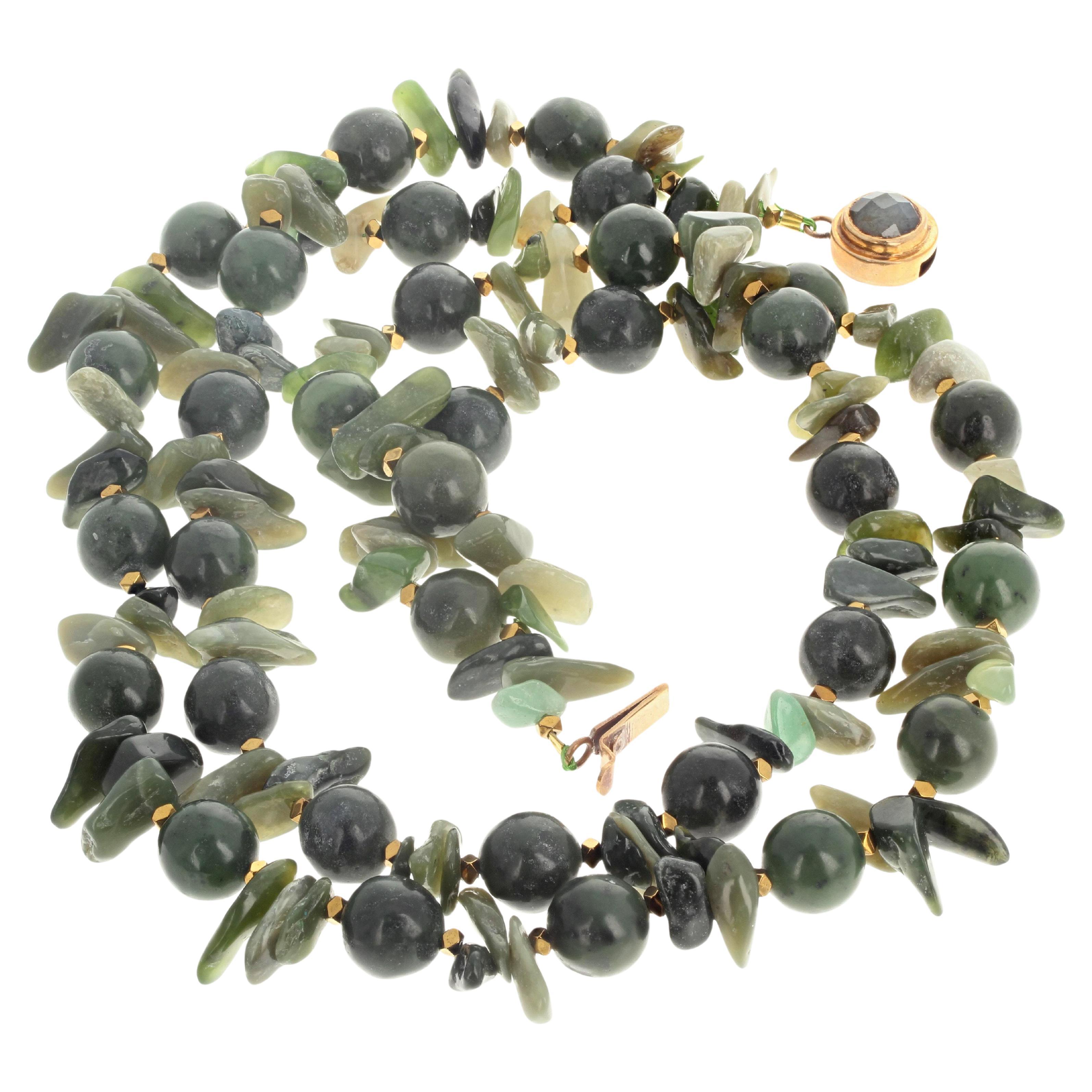 Taille mixte AJD Fascinant collier à double rang de Chips en jade naturel et en jade véritable en vente
