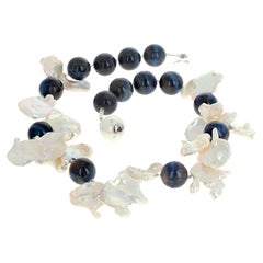 AJD Collana drammatica da 17" con occhio di tigre blu naturale e perle bianche di Keshi