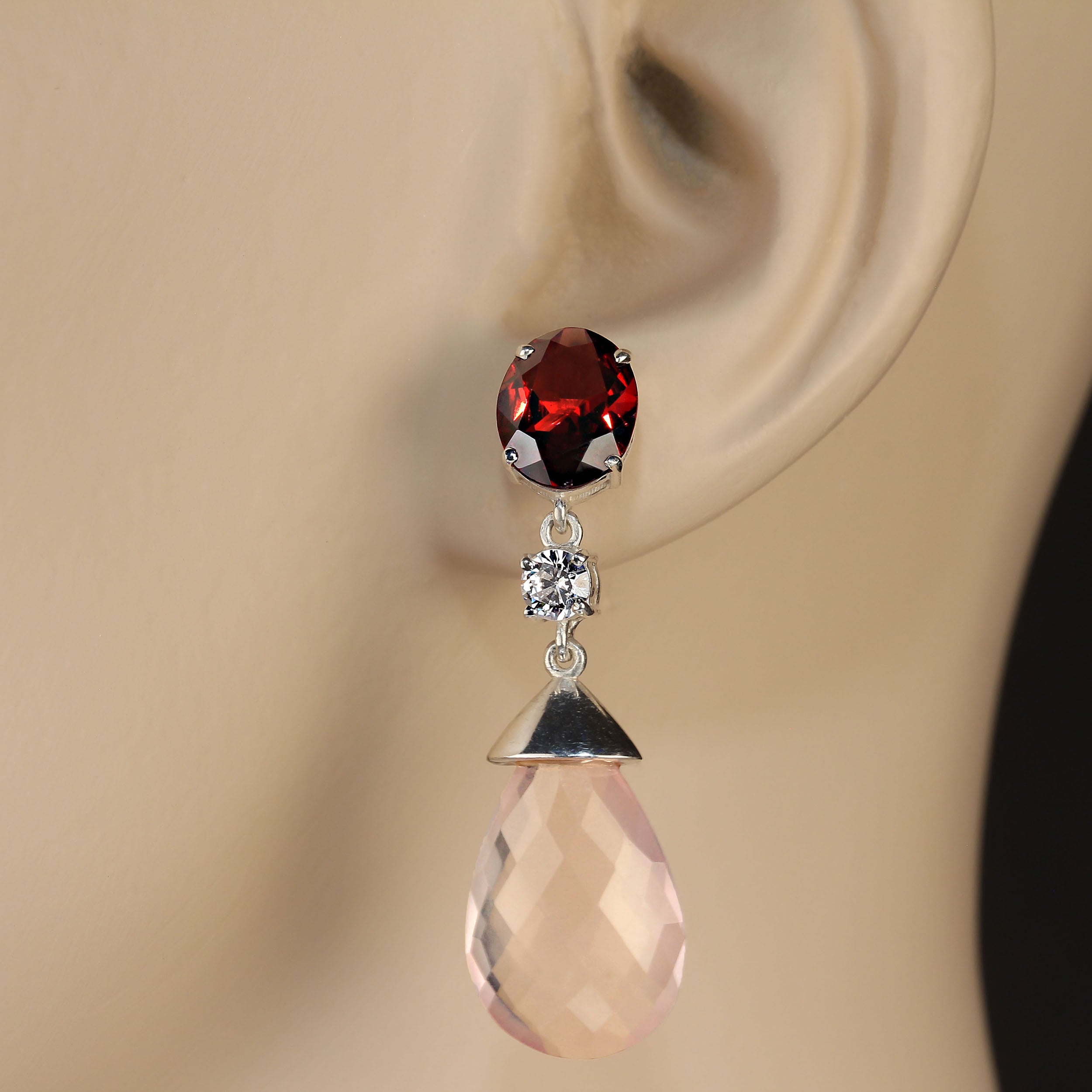 Romantische Ohrringe aus Rosenquarz und Granat in Sterlingsilber von AJD im Angebot
