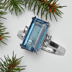 AJD - Tourmaline bleue unique rehaussée de saphirs blancs étincelants