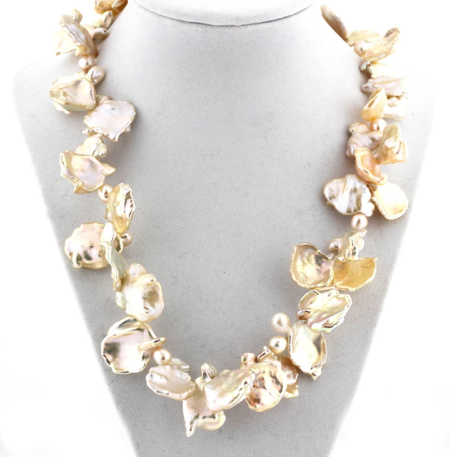 Light Peachy Goldy color Keshi Pearl necklace In Excellent Condition In Raleigh, NC