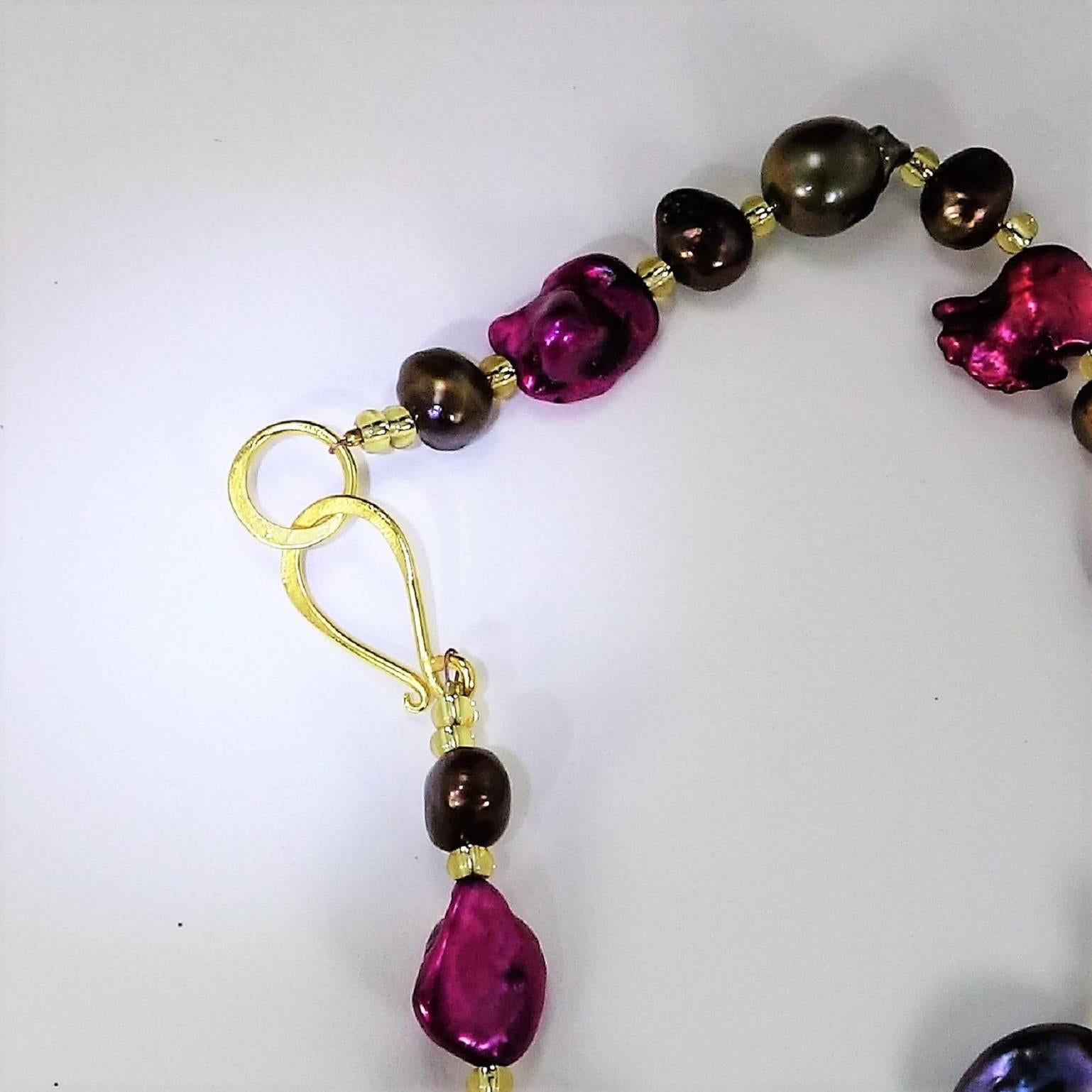 Jewel Tone Baroque Pearl Necklace In New Condition In Raleigh, NC