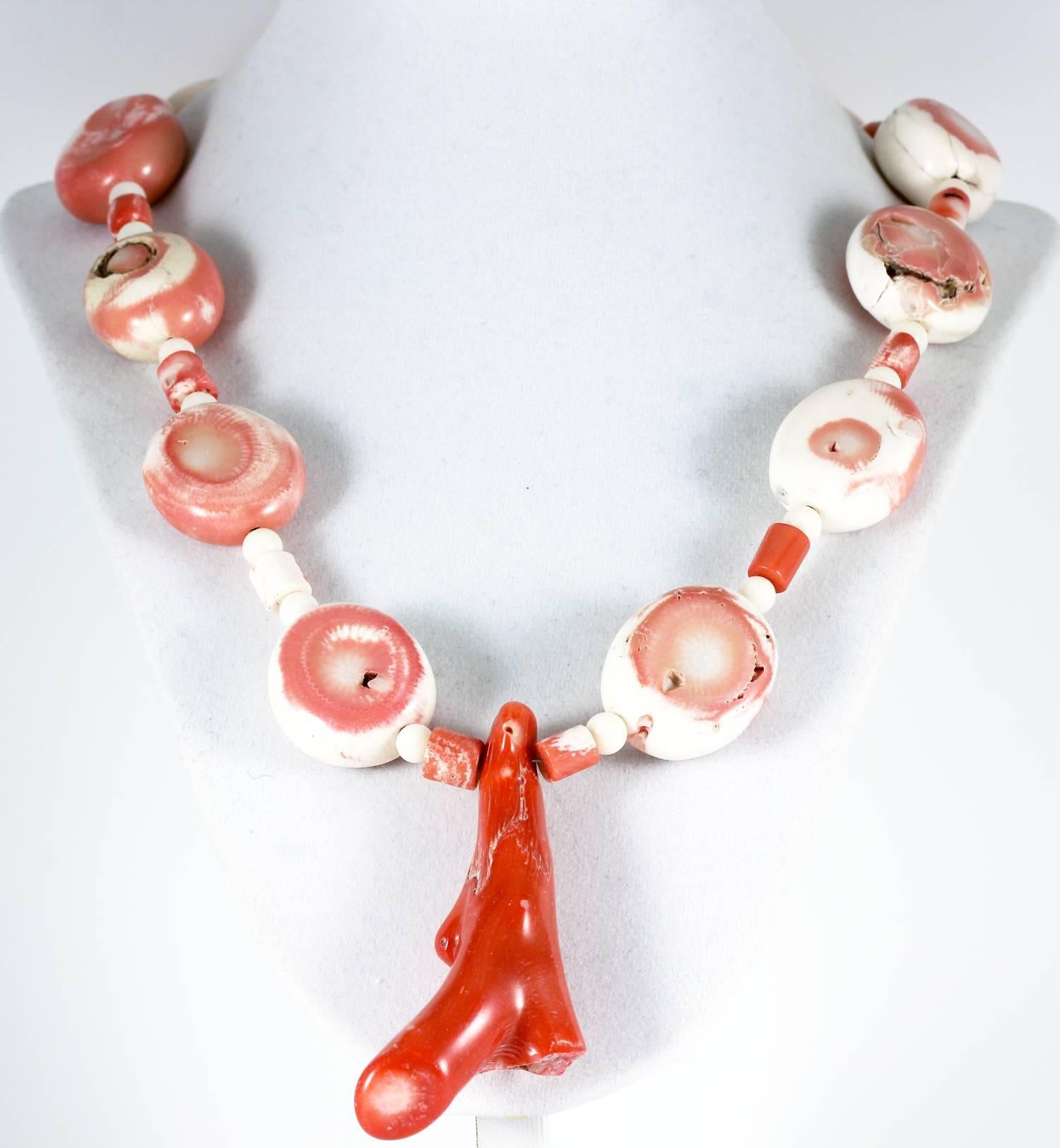 Unique Coral Necklace In New Condition In Raleigh, NC
