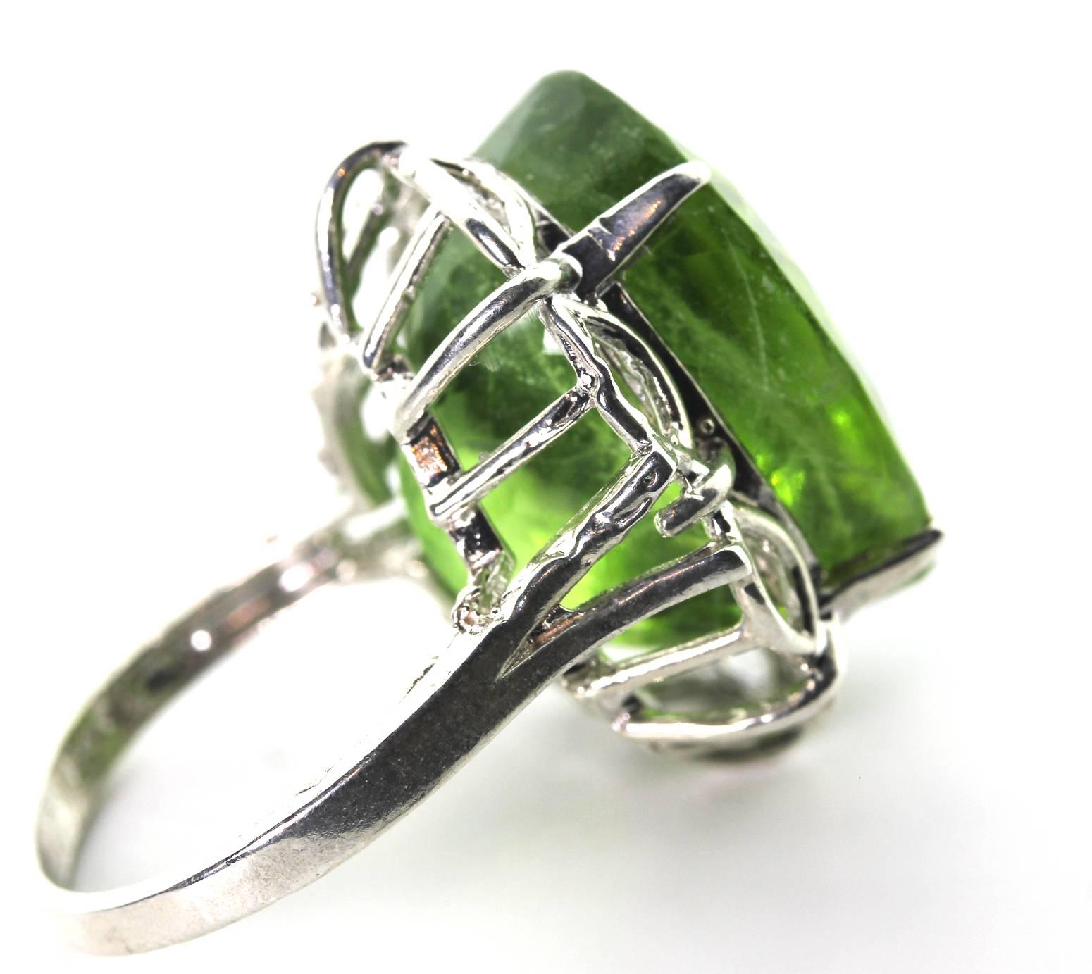 Oval Cut Gemjunky Splendid Huge 35.4 Ct Impressive Green Peridot Sterling Silver Ring