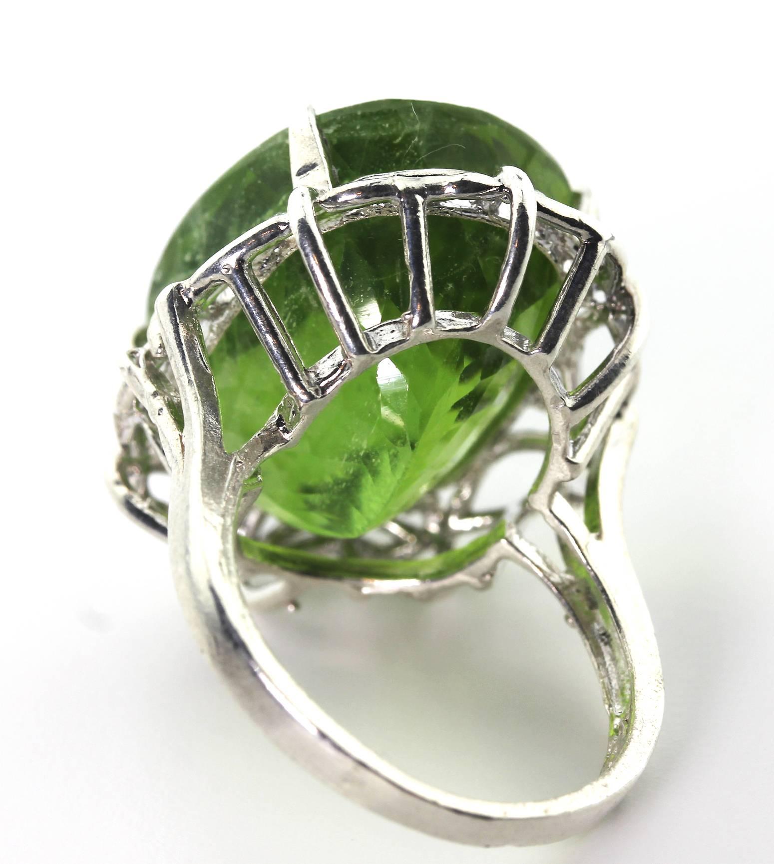 Gemjunky Splendid Huge 35.4 Ct Impressive Green Peridot Sterling Silver Ring In New Condition In Raleigh, NC