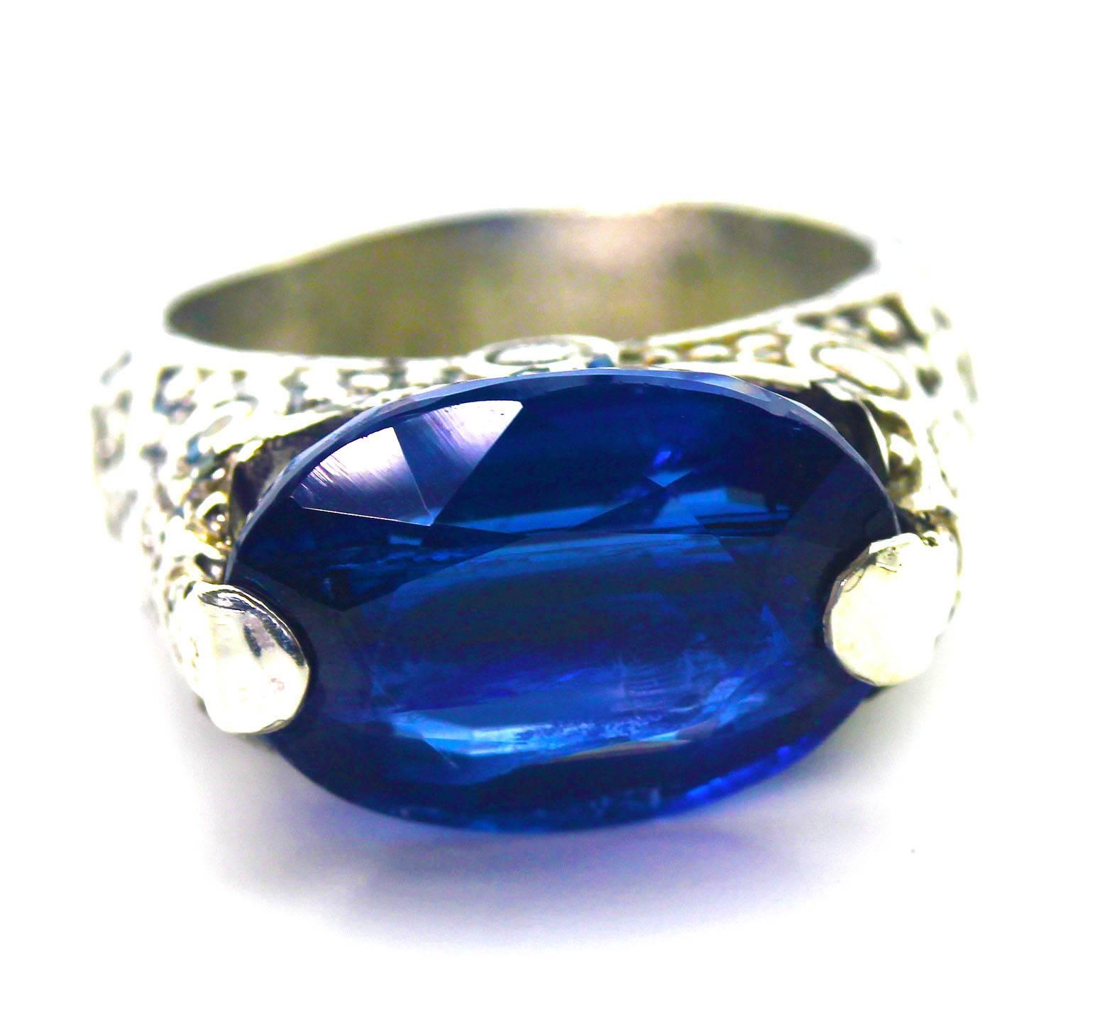 12.76 Oval Kyanite Sterling Silver Cocktail Ring In Excellent Condition In Raleigh, NC