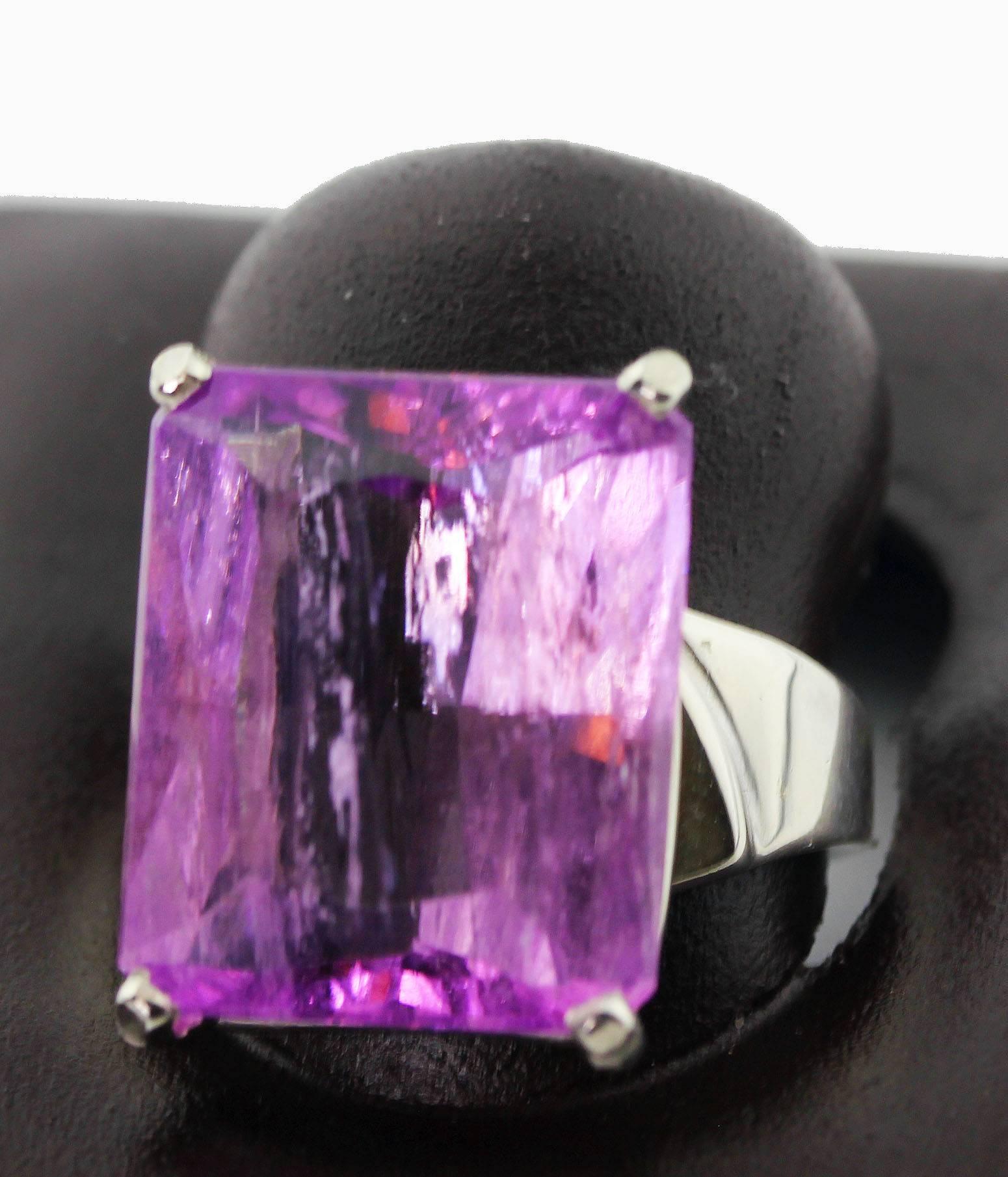 AJD Fascinating HUGE Natural Violet Purple 15.98Ct Kunzite Sterling Silver Ring For Sale