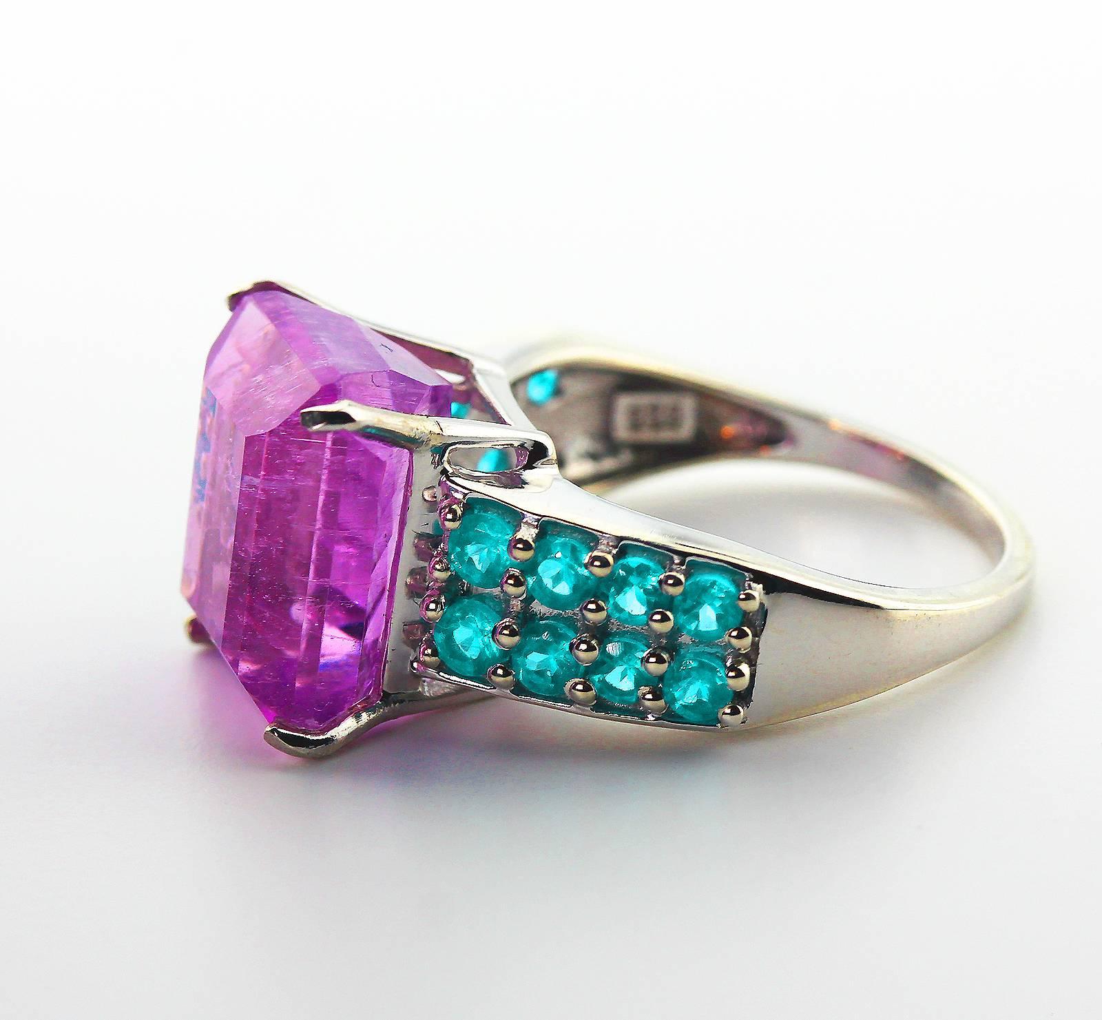 11 Carat Pink Kuzite and Apatite Cocktail Ring In Excellent Condition In Raleigh, NC