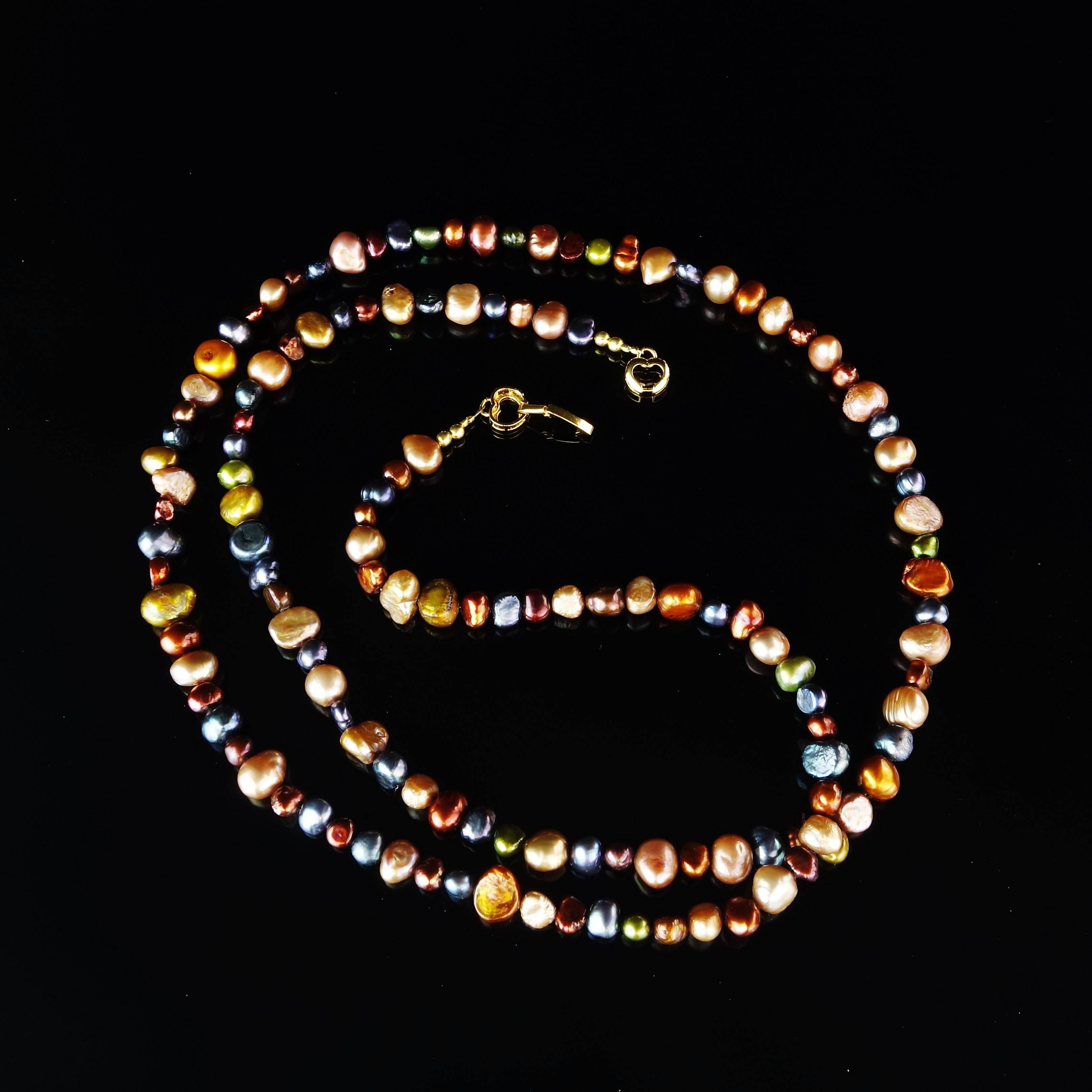 Deep Multi Color Jewel Tone Freshwater Pearl Necklace In Excellent Condition In Raleigh, NC