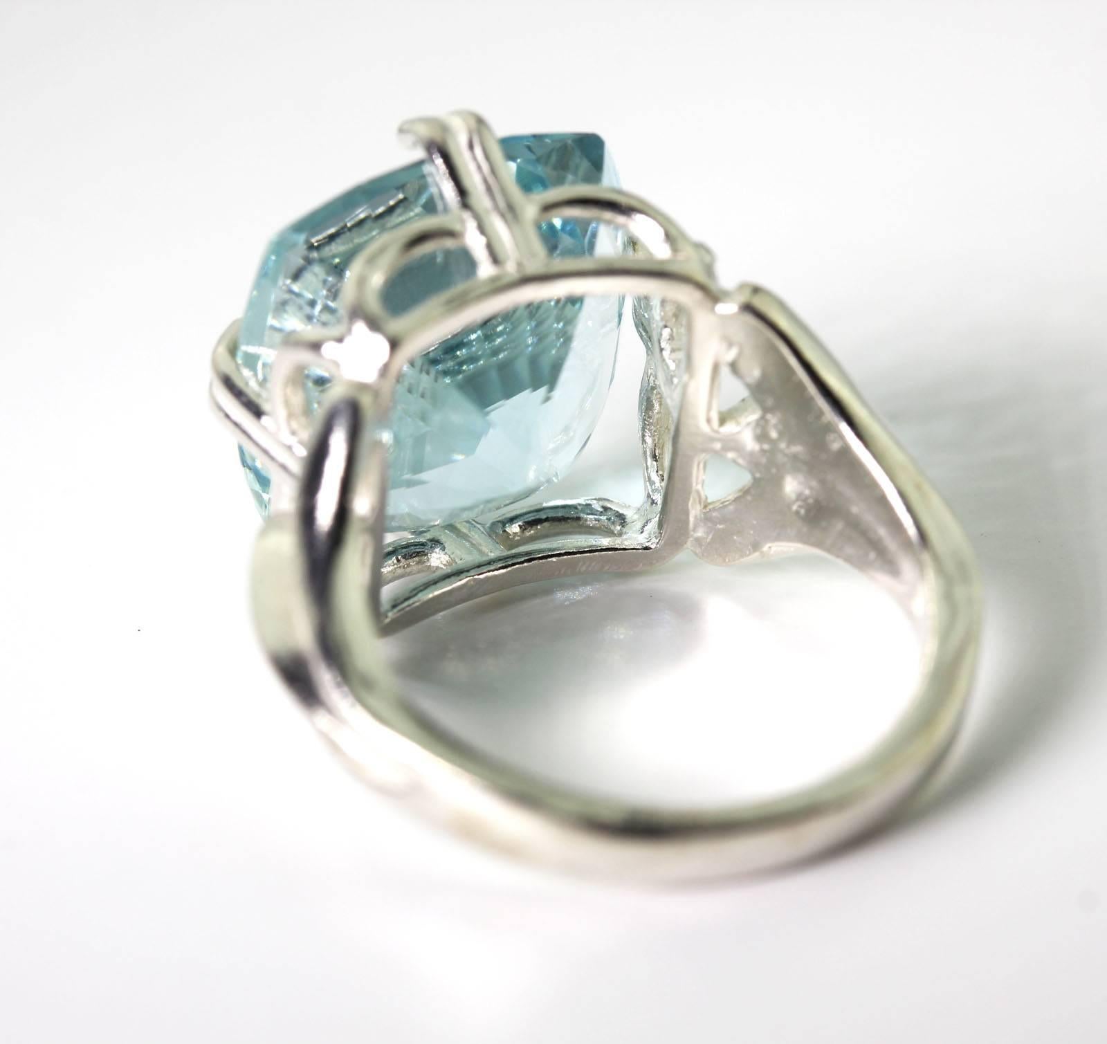 Women's 9.85 Carat Spectacular Glittering Blue Aquamarine Sterling Silver Party Ring