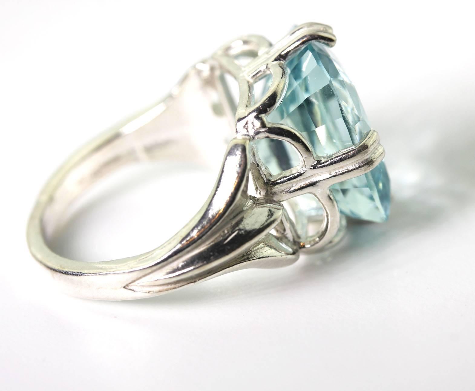 9.85 Carat Spectacular Glittering Blue Aquamarine Sterling Silver Party Ring 1