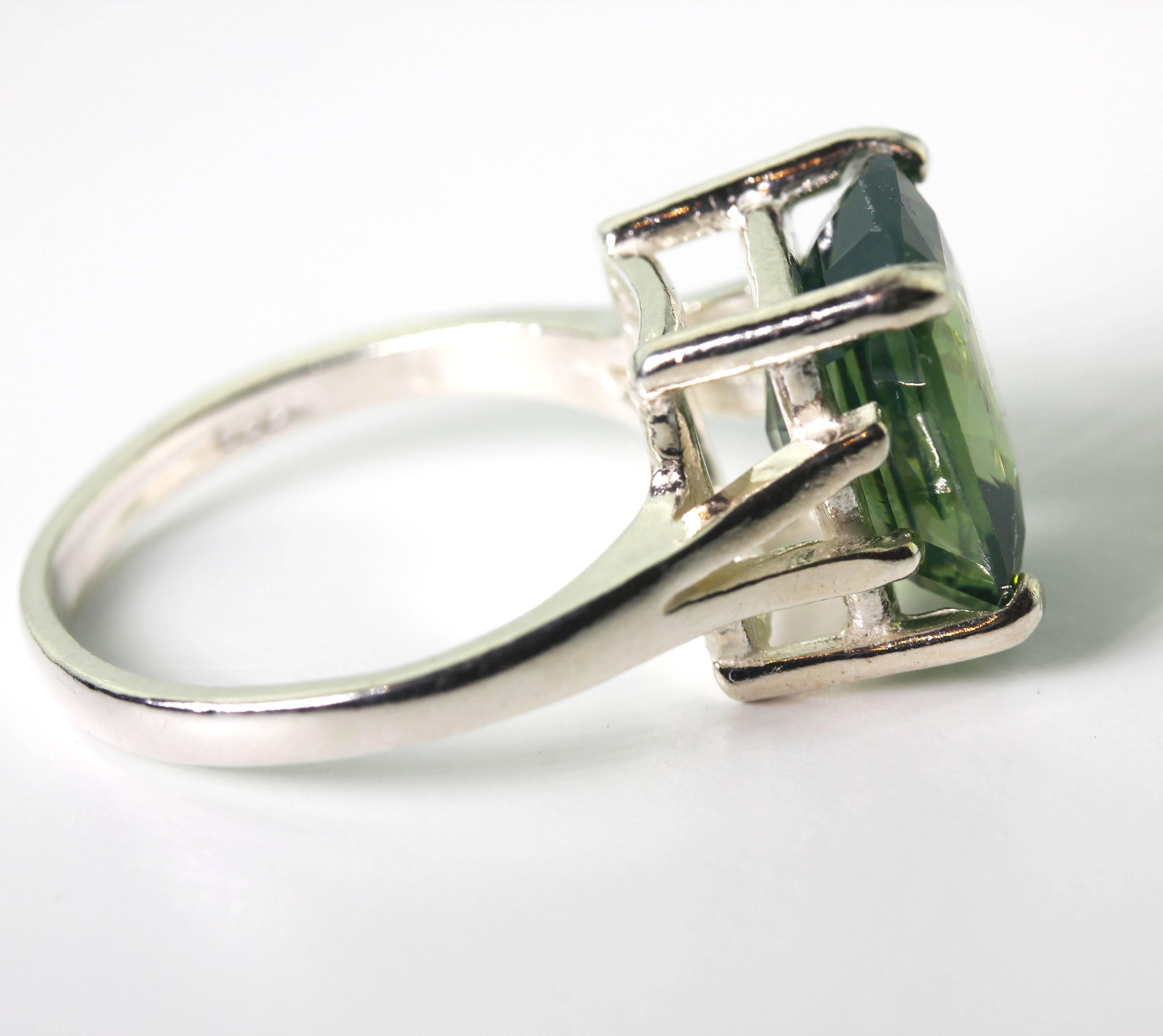 Women's Gemjunky Elegant Natural 7 Ct Rare Sparkling Sri Lankan Green Zircon Silver Ring