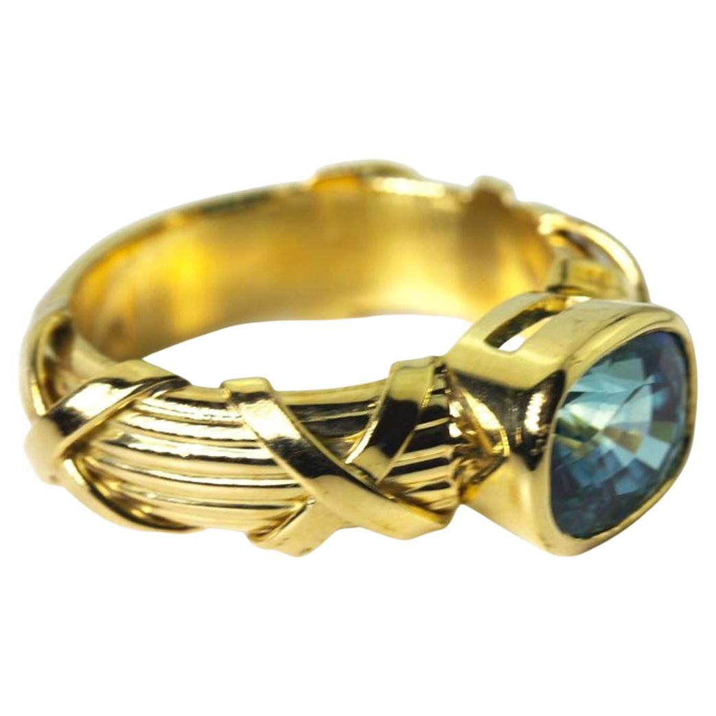 Zeitgenssischer glitzernder handgefertigter Ring aus 18KT Gelbgold mit 4 Karat blauem Zirkon