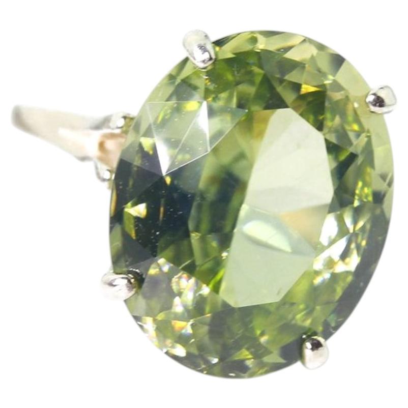 Bague cocktail AJD « Gorgeous » avec un zircon vert naturel du Sri Lanka de 14,48 carats, de forme ovale en vente