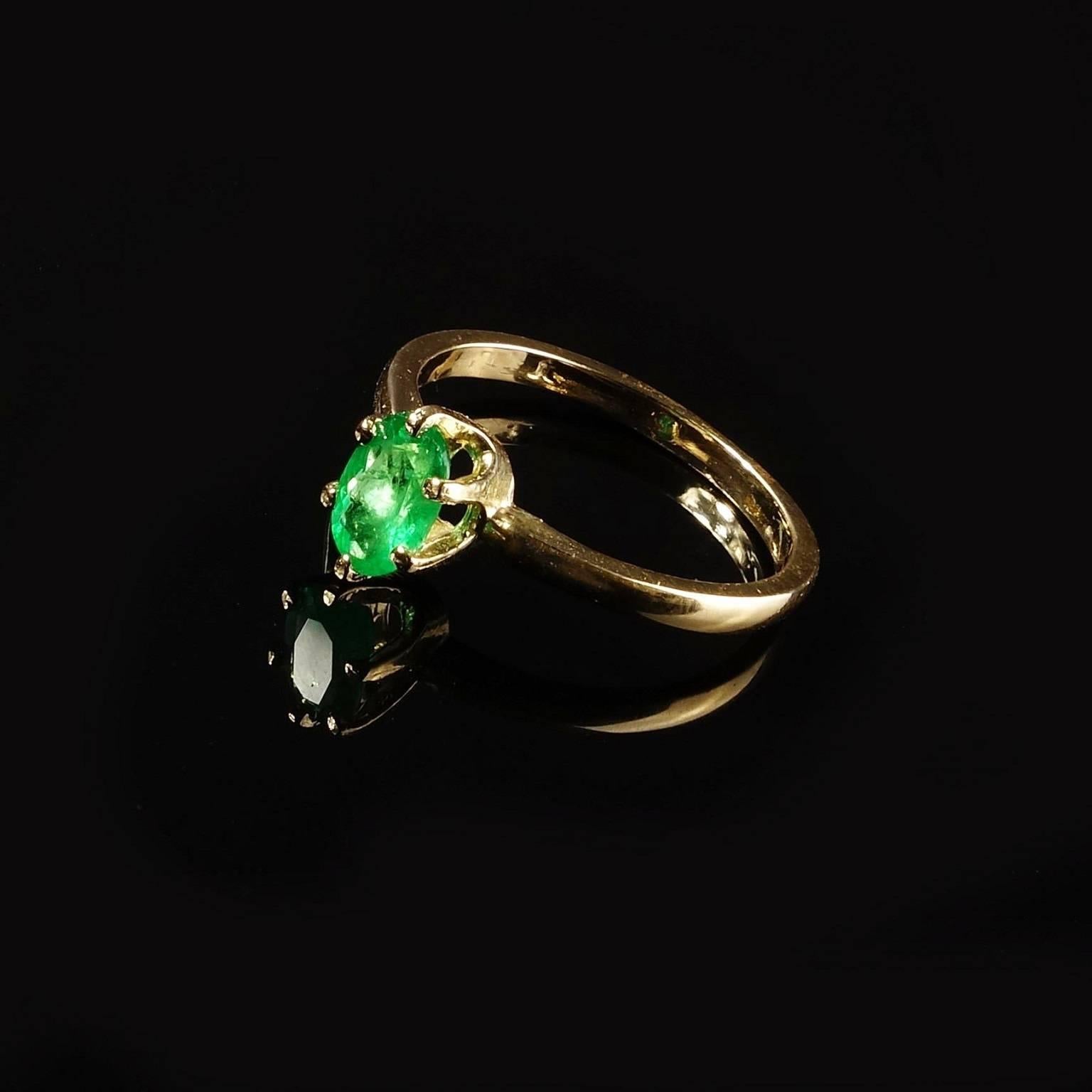 AJD Brilliant Brazilian Oval Emerald Yellow Gold Ring  May Birthstone In New Condition In Raleigh, NC