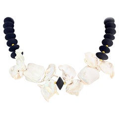 AJD, collier cocktail moderne abstrait en perles de culture océaniques et onyx noir