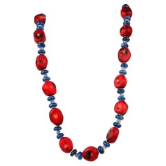 Handgefertigte Halskette aus roter Koralle und blauem Kyanit, JD