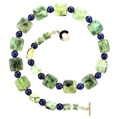 Halskette aus leuchtendem grünem brasilianischem Prehnit mit blauem Achat    Tolles Geschenk!!