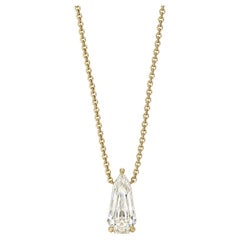 Pendentif en or jaune serti d'un diamant naturel certifié GIA de 1,11 ct, pureté VVS1, taille « Shield Cut »