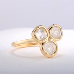 Anello con tre diamanti grezzi naturali da 0,92 carati in oro giallo 18 carati